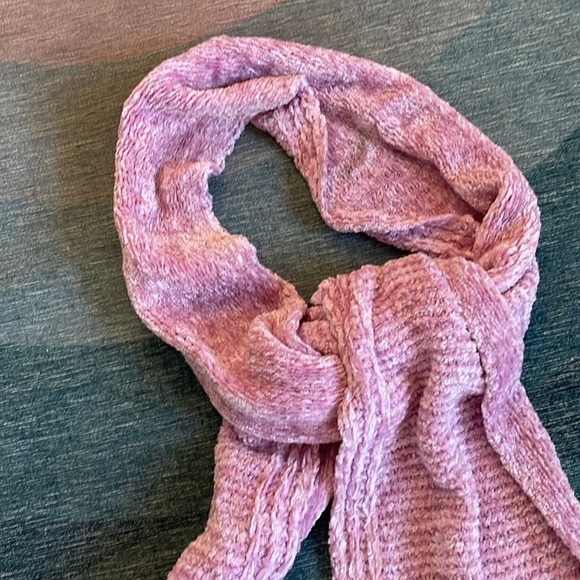 Nordstrom Bubblegum Pink Cozy Soft Fringe Scarf - Picture 5 of 9